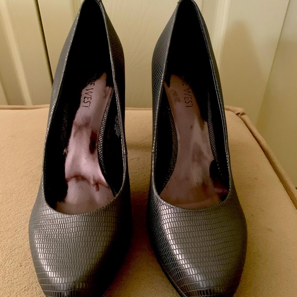 Nine West 4 inch pumps - Picture 1 of 2
